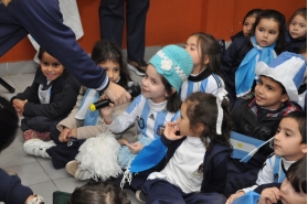 Festejos por el Día de la Bandera con los niños de Jardín